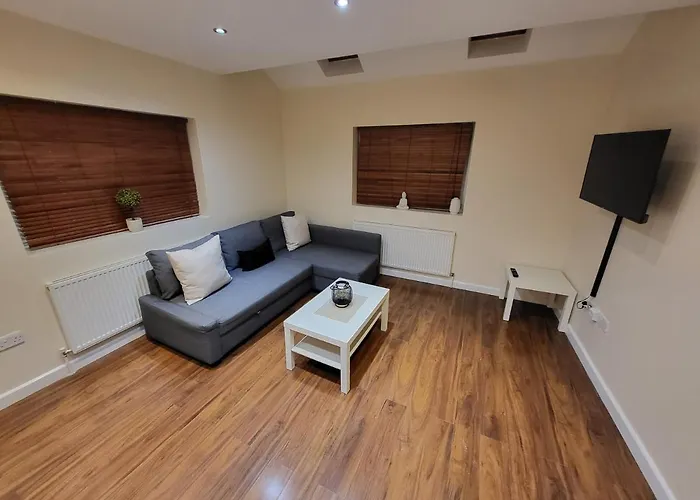 Great Apartment Next To Tooting Bec Tube Station!