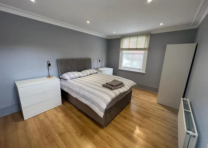 Lovely 2-Bedroom Victorian Flats