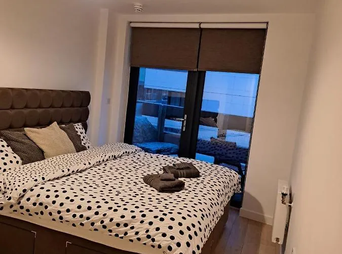 Amazing Apartment Moments Away From The Heart Of London