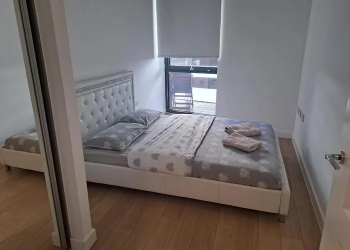 Amazing Apartment Moments Away From The Heart Of London