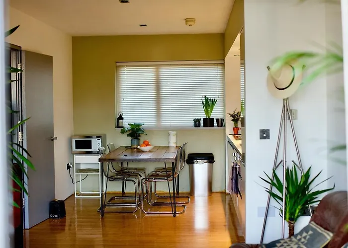 Zen Life With Urban Views - E8 Chic