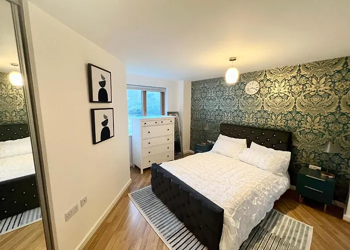 2 Bedroom Near Olympic Park With Free Parking