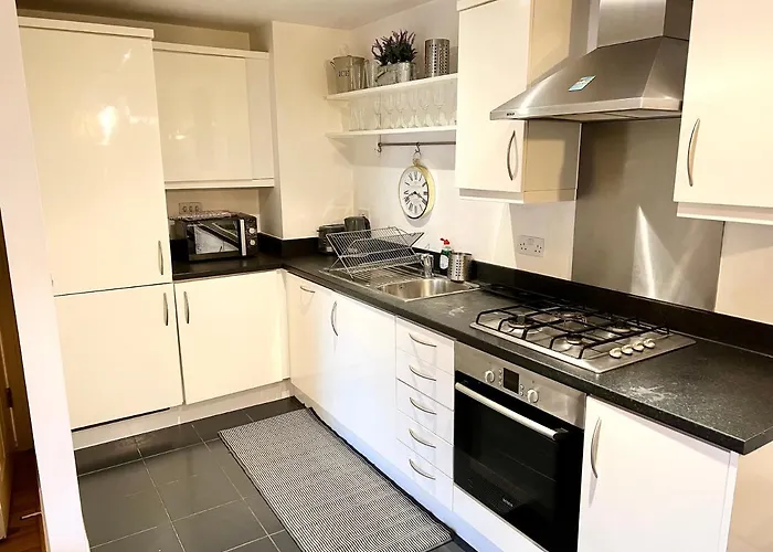 2 Bedroom Near Olympic Park With Free Parking