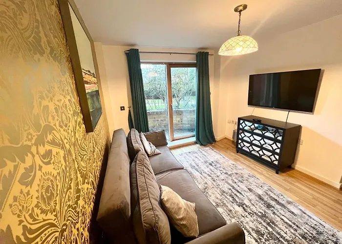 2 Bedroom Apartment Near Olympic Park With Free Parking London
