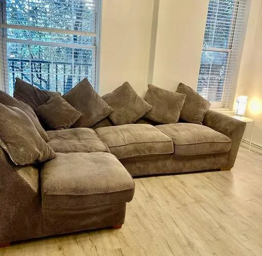 1 Bed Apartment In Zone 2, Minutes From Oval Tube.