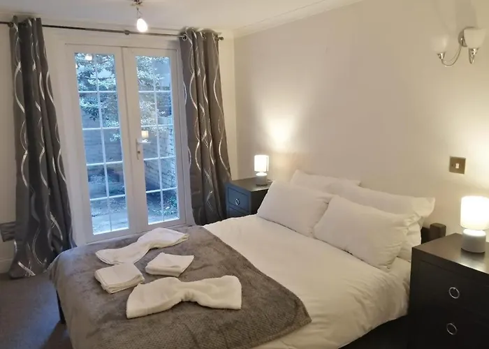 Entire 2-Bedroom Flat In Camden