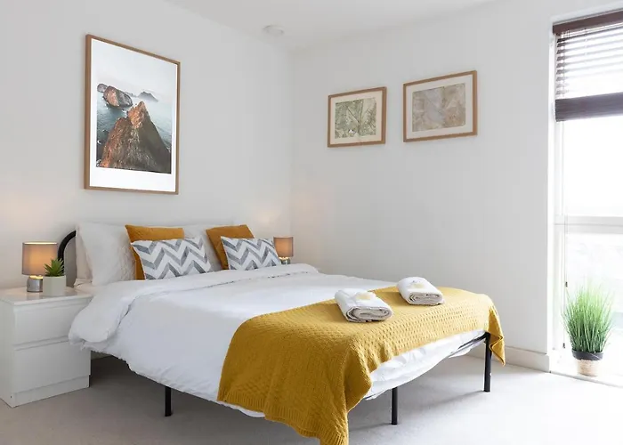 Spacious 2 Bed In Central Location