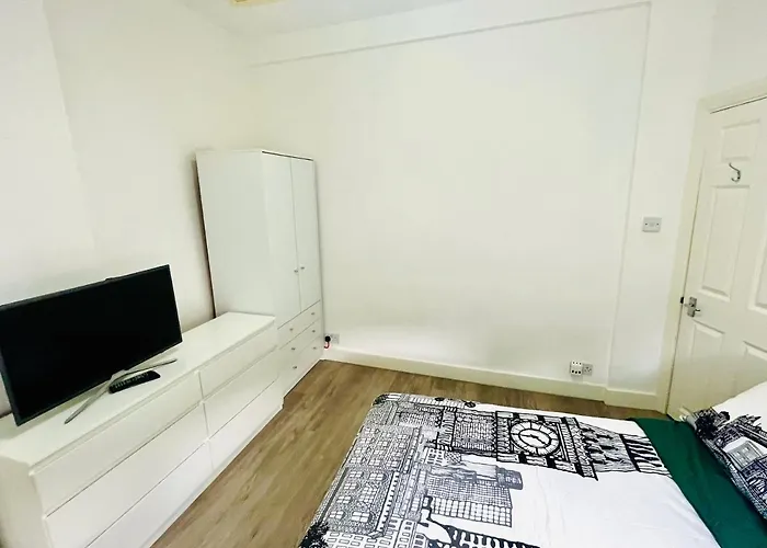 Cozy Apartment In Hampstead Heath London