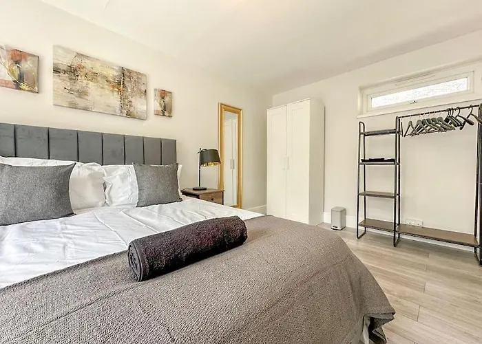 New Cosy Luxury 3 Bedroom House In Battersea