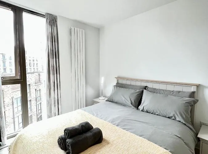 Luxury 2 Bedroom 2 Bathroom Apartment - London City Airport