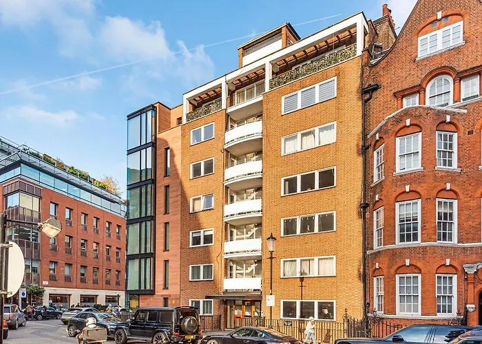 Luxury 2 Bed Apartment With Ac And Private Balcony Facing Harrods Londra