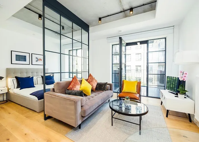 Luxury -Business-Relocation-Canary Wharf