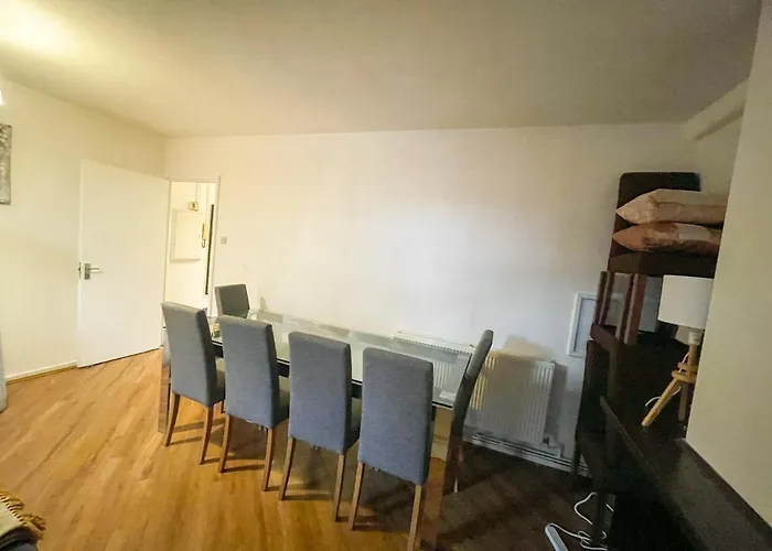 Flat 4, Kingsbury House