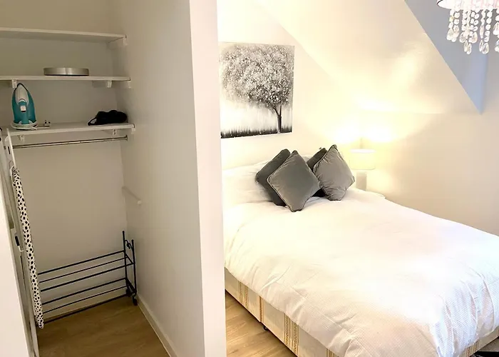 London Studio Self Contained, Newly Furbished