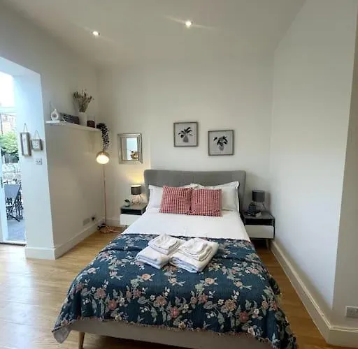 Cute&Cozy Studio Apt In Barons Court London