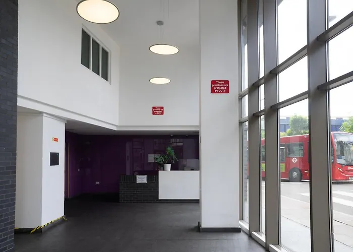 City Air Apartments - Shadwell - Great Transport Links Londyn