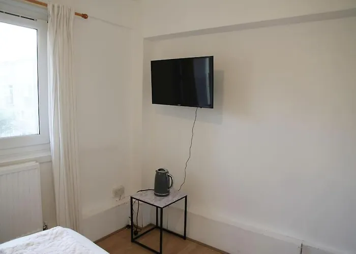 Ensuite With Kitchen Modern Large Double-Bed Room In Zone 2 London