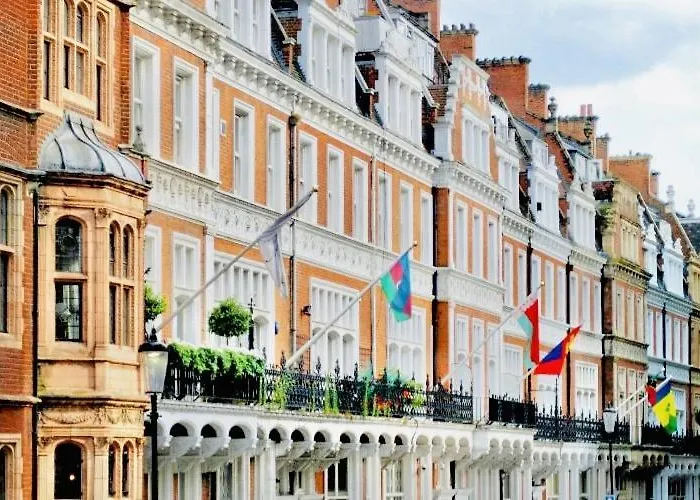 2 Bedroom Flat In Diplomatic Enclave In Kensington