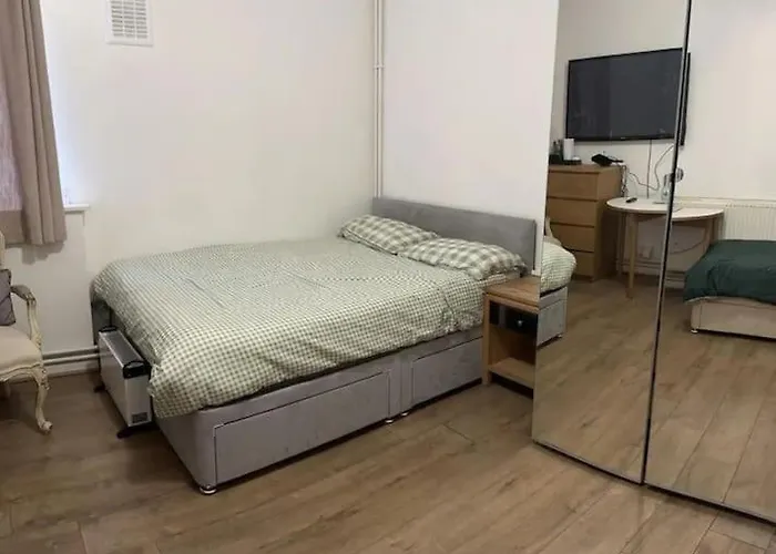 Small Studio - Quick Access To All Of London