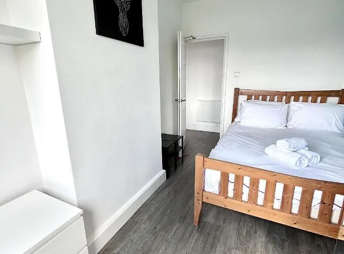 Modern 2 Bed Flat Close To Shoreditch / Free Wi-Fi