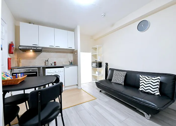 Appartamento Newly Renovated Bedsit Near Seven Sisters Londra
