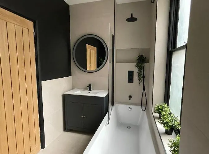 Luxury 2 Bed 1 Bath In Central London By Graceful Apartments