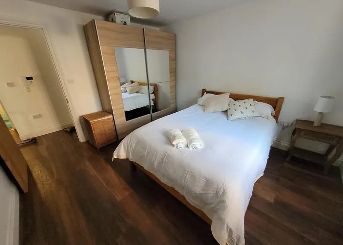 Comfortable Two Bedroom Modern Apartment London