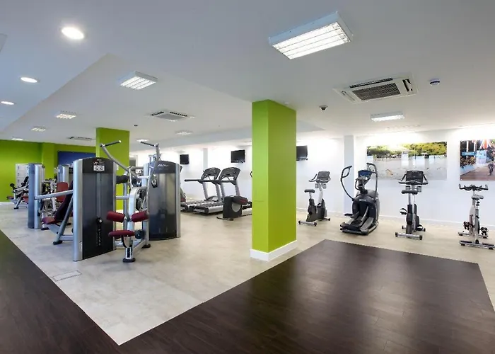 Cityscape Serenity: 10Th Floor Oasis Near City Airport, Excel & 02