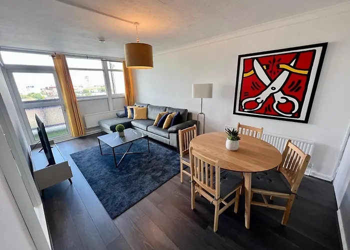 New Tower Bridge, Canada Water 2 Bedroom Flat With A View