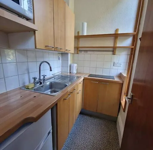 Bright Well Located Studio Flat