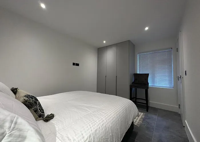 Two Bedroom House In Kilburn Londres