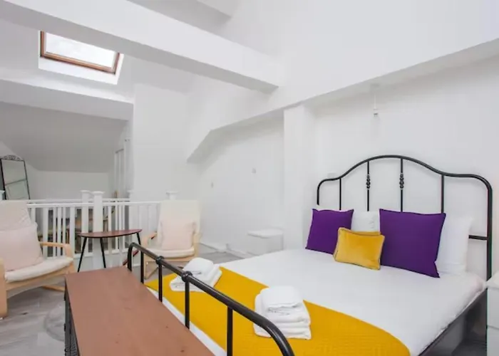 Modern & Spacious 2Bd Apartment In Limehouse