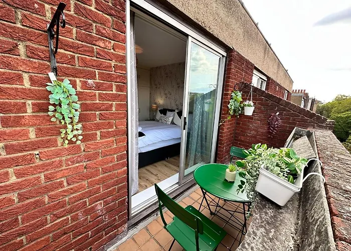 Chelsea 2-Bedroom And Living Room Apartments