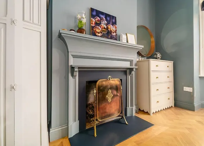 Cozy 2 Bedroom Garden Flat