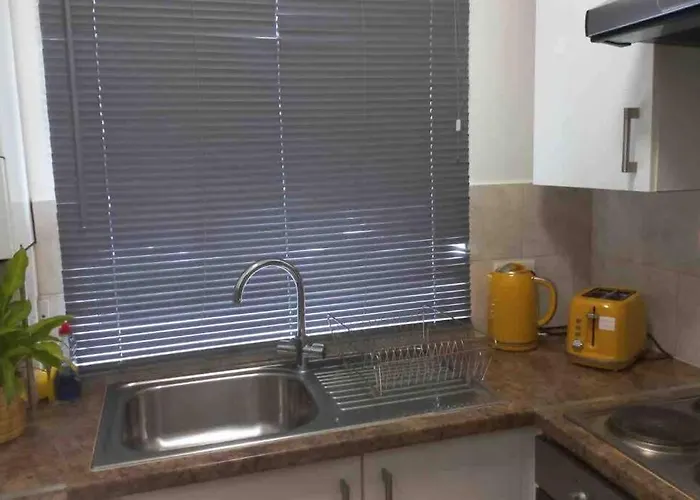 Central Ground Floor Studio Londra