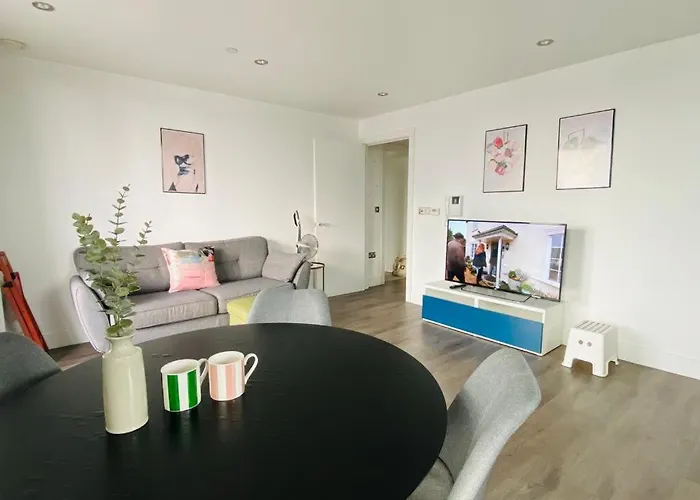 Morden 2Bed2Bath Zone2 City/River View Home