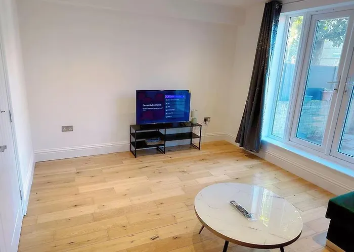 1 Bed Room Flat Near Central