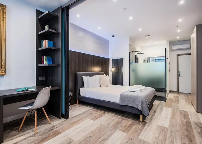 Somerset House Suites By Aureva Residences