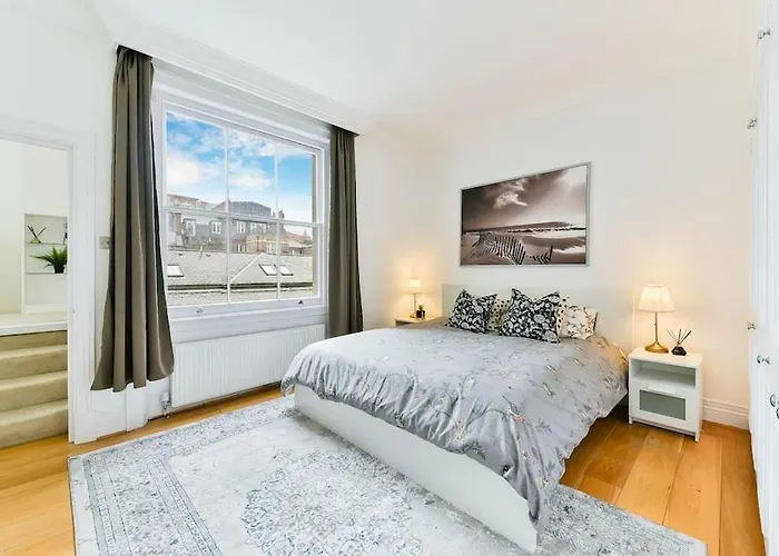 Knightsbridge Stylish Two Bedroom Apartment لندن