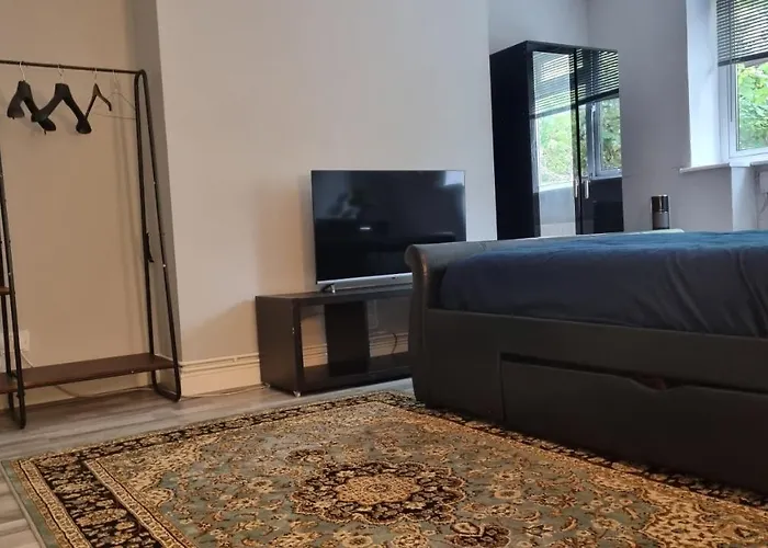 Flat A - 33 Camden Square - Double Room