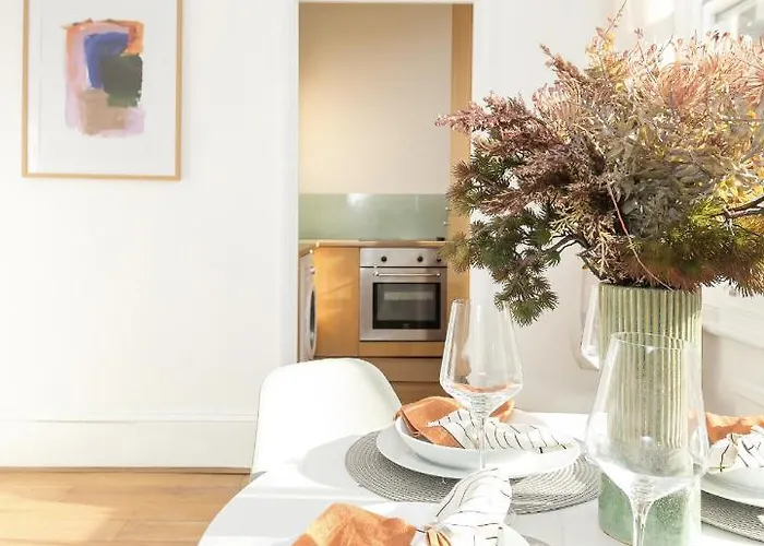 Sun Drenched 1 Bedroom Apartment In Farringdon London