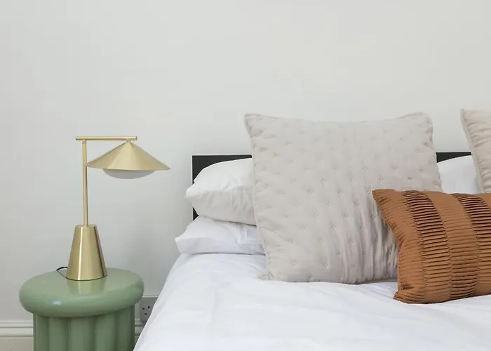 Sun Drenched 1 Bedroom Apartment In Farringdon