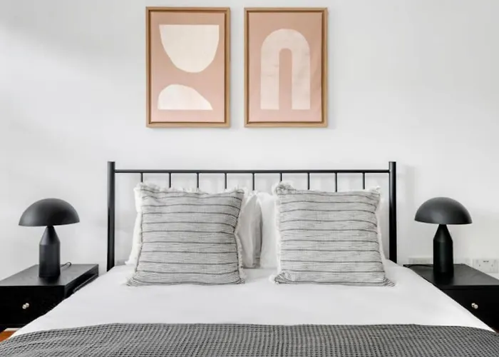 Exquisite 2 Bed Soho Central Apartment Sleeps 6