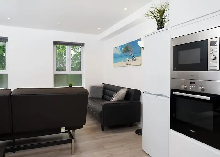 Lovely 3 Bed Flat In A Great Location In London