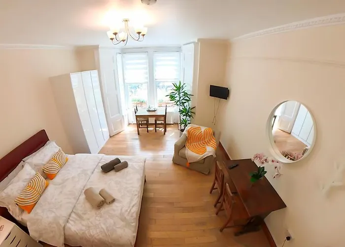 Lovely&Bright Studio Flat Close To Central