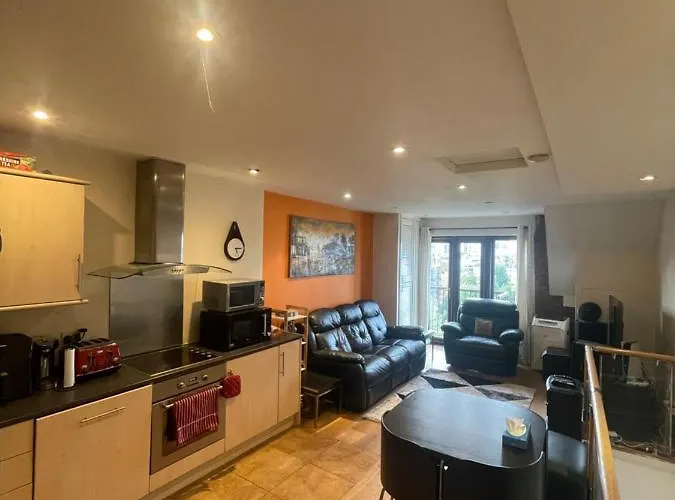 Modern Duplex With Great Views Of The River Thames