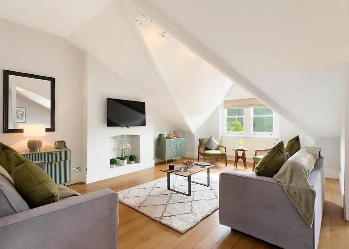 Lovely Central Apartment With Park Views London