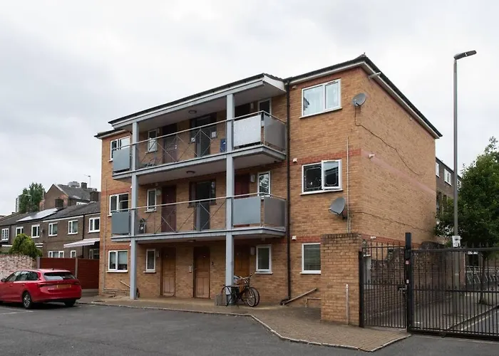 Cozy 2-Bedroom Flat In Battersea