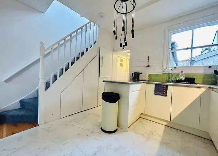 Elegant House In Stratford Apartment London