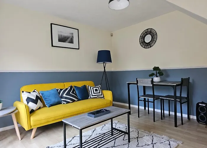 Home In Beckton. Docklands. City Airport.